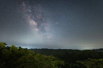 Fototapeta premium 笹川湖の星空，天の川とさそり座，千葉県