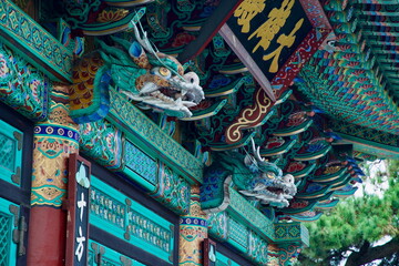 Obraz premium Intricate Dragon Carvings at Bonghosa Temple, Ulsan