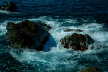 海岸に打ち寄せる波