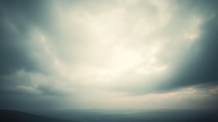 Obraz premium A thick hazy sky with light gray clouds obscuring the horizon, creating a moody, atmospheric scene as the light fades