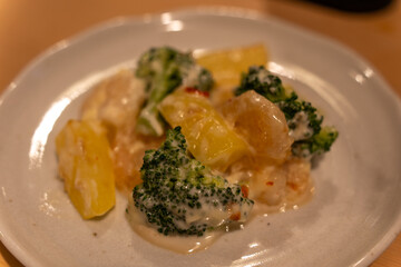 Shrimp with broccoli