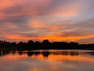 Obraz premium sunset over the river