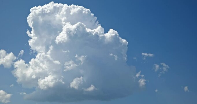 Time-lapse White Fluffy Clouds on Blue Sky 4K 60fps 10-bit
