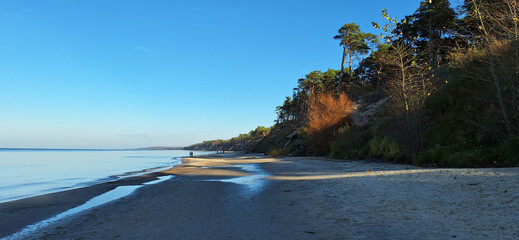 Ustka. Okolice Orzechowa. Brzeg klifowy. © wojwarm