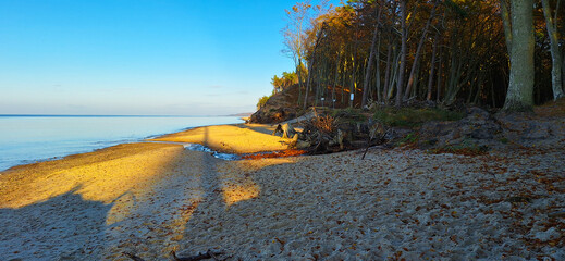 Ujście rzeki Orzechowa do Bałtyku. Ustka. Orzechowo.