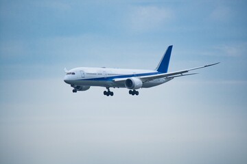 ソラムナード羽田緑地展望テラスから撮影した飛行機