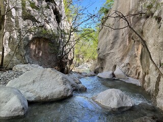 Fototapeta premium Mala Paklenica Canyon, Seline (Paklenica National Park, Croatia) - Die Schlucht von Mala Paklenica, Seline (Nationalpark, Kroatien) - Kanjon Male Paklenice (Nacionalni park Paklenica, Hrvatska)