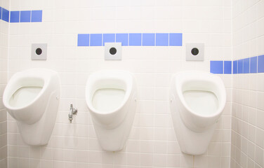 Urinal auf einer Herren Toilette