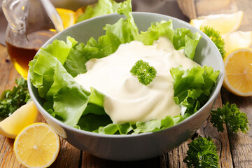 マヨネーズをかけたサラダ