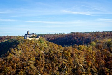 Burg Falkenstein (Harz, Sachsen-Anhalt, Deutschland) im Herbst. 