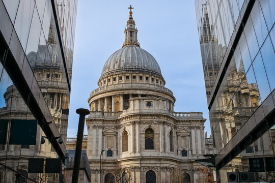 Fototapeta London, the capital of England and the United Kingdom, is a 21st-century city with a history dating back to Roman times.