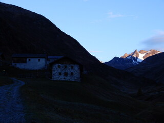 bei der Oberen Seebachalm im Defreggental. rechts hinten die Gabelspitze 3071m und die...