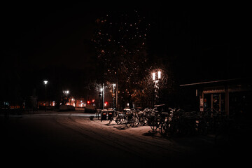 Fahrradständer bei Nacht