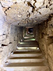 Obraz premium Unterirdische Bibliothek unter der Pompeiussäule Stätte in Alexandria (Ägypten)