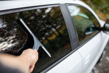 Scheiben am Auto reinigen