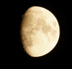 Luna creciente sobre Alcoy © Eva