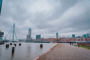 Obraz premium The Erasmus Bridge, also known as 