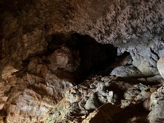 Karst caves in the canyon of Mala Paklenica, Seline (Paklenica National Park, Croatia) - Karsthöhlen in der Schlucht von Mala Paklenica, Seline (Nationalpark Paklenica, Kroatien) - Krške špilje