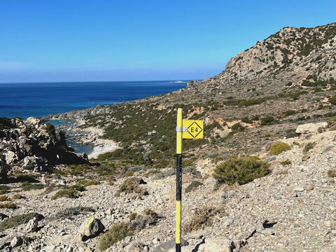 Markierung auf dem 12000 km langen Fernwanderweg E4 auf Kreta