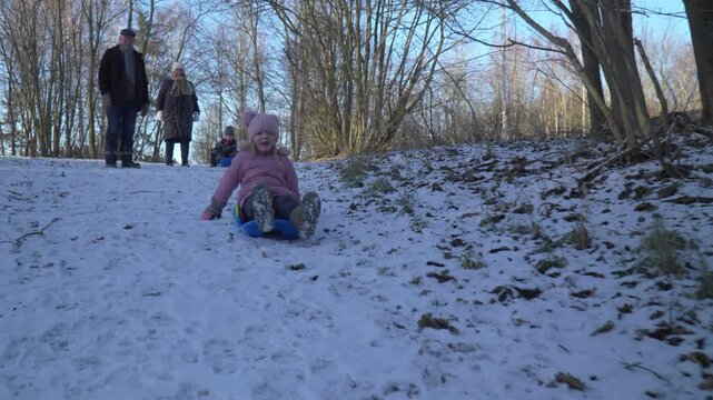 Kids bobsledding