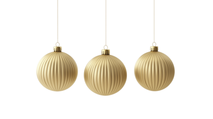 Bolas decorativas de Navidad colgando de color dorado, fondo blanco