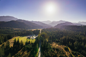 Góry, Tatry Zachodnie w Polsce, panorama jesienią z lotu ptaka