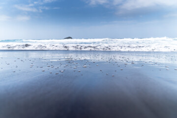 Obraz premium Calm beach with little waves