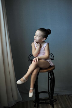 Menina bailarina dan&ccedil;arina 
