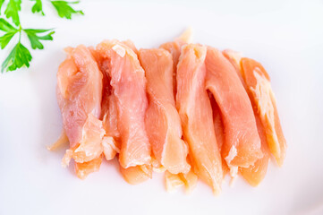 ステック状にカットした鶏むね肉