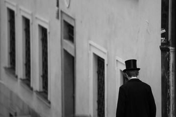 a jewish man is walking down a road © Christina Pichler