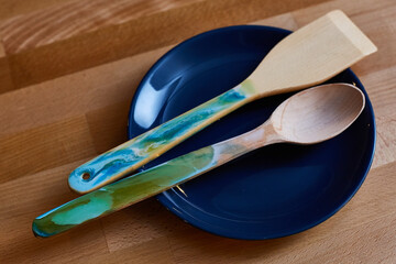 The cutlery is made of epoxy resin, the sea wave is made of epoxy resin, the beach is made of resin.