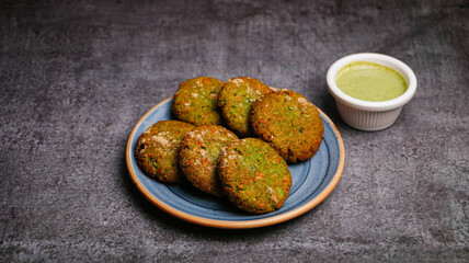 Aloo tikki with green sauce