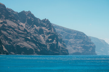 Dramatische Felsklippen an der Küste von Los Gigantes, Teneriffa
