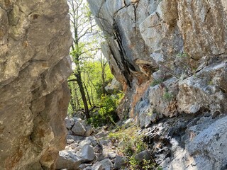 Mountaineering trails on Velebit and in Paklenica National Park (Starigrad, Croatia) - Bergsteigerwege auf dem Velebit und im Nationalpark Paklenica (Kroatien) - Planinarske staze na Velebitu