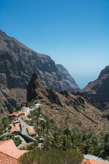 Malerisches Bergdorf Masca mit Blick auf das Tal, Teneriffa
