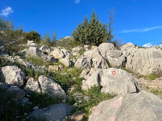 Mountaineering trails on Velebit and in Paklenica National Park (Starigrad, Croatia) - Bergsteigerwege auf dem Velebit und im Nationalpark Paklenica (Kroatien) - Planinarske staze na Velebitu