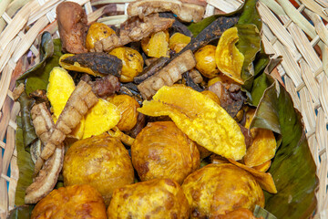 Fritanga or chopped, traditional food Valle de Cauca Colombia. Contains: yellow potato, chorizo, chicharrón, plantain, boxwood, marranitas, plantain tostones, ribs. © Harold