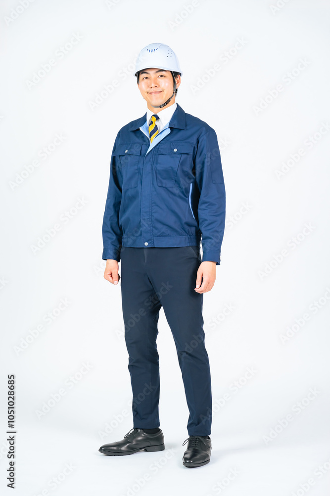 Leinwandbilder 作業員、エンジニア、建設、工事、男性、ヘルメット、日本人、全身、作業服、スタッフ、監督、工務店、企業、会社員、安全、仕事、転職、就職、プロ、ビジネス、ゼネコン、デベロッパー、笑顔、白バック、切り抜き、人材、働く、メンテナンス、点検、ビルメン、検査、建築士、設計士、工場、産業、物流、倉庫、製造業、管理、立つ、自信、信頼、修理、業者、若い、30代、依頼、カメラ目線、写真、人物