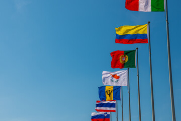 Naklejka premium Close up on the countries flags around the marina in Qingdao, China