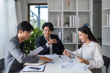 Fototapeta premium Diverse Team of Business Professionals Collaborating in Modern Office Setting for Idea Exchange and Project Planning