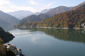 北アルプス黒部湖、富山県（日本）