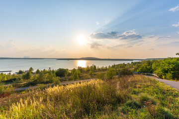 Ein wunderschöner Sonnenuntergang am Störmthaler See im Spätsommer