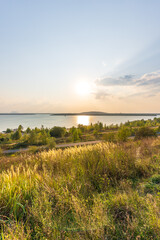 Ein wunderschöner Sonnenuntergang am Störmthaler See im Spätsommer