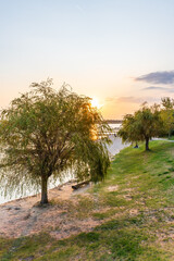 Ein wunderschöner Sonnenuntergang am Markkleeberger See im Spätsommer