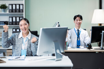 Obraz premium Happy smiling businessman feel happy work complete Teamwork success, success at work in the office concept.