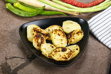 Baked potato slices with herbs
