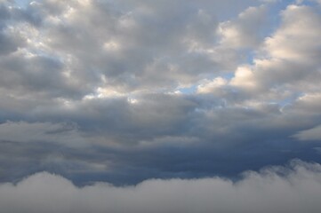 Obraz premium Wolken üner Neuhaus