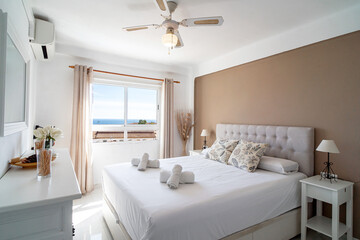 Habitación con vistas al mar y aire acondicionado