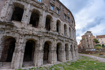 Obraz premium Rome, Italy - May 30, 2024: The Ancient Theatre of Marcellus in Rome: A Historical Icon.