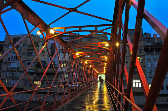 Metal footbridge over the Onyar River, built by Eiffel and Company in 1876, Girona, Catalonia, Spain, Europe